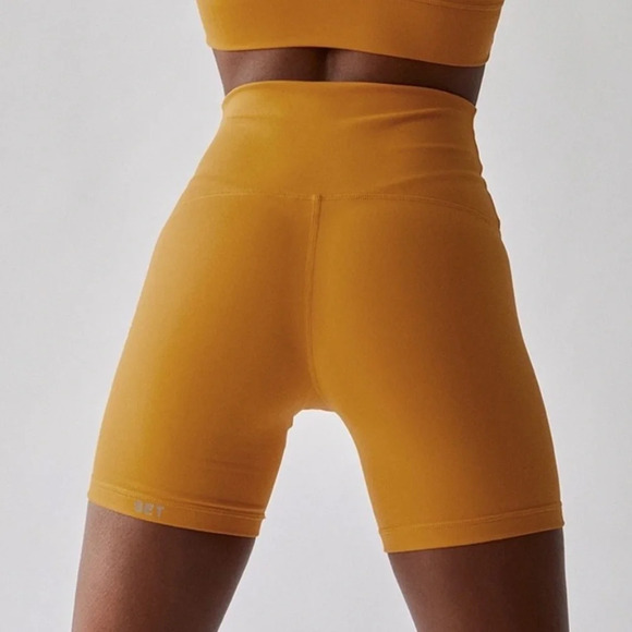 SET ACTIVE Luxform Bike Shorts in Court Orange Small